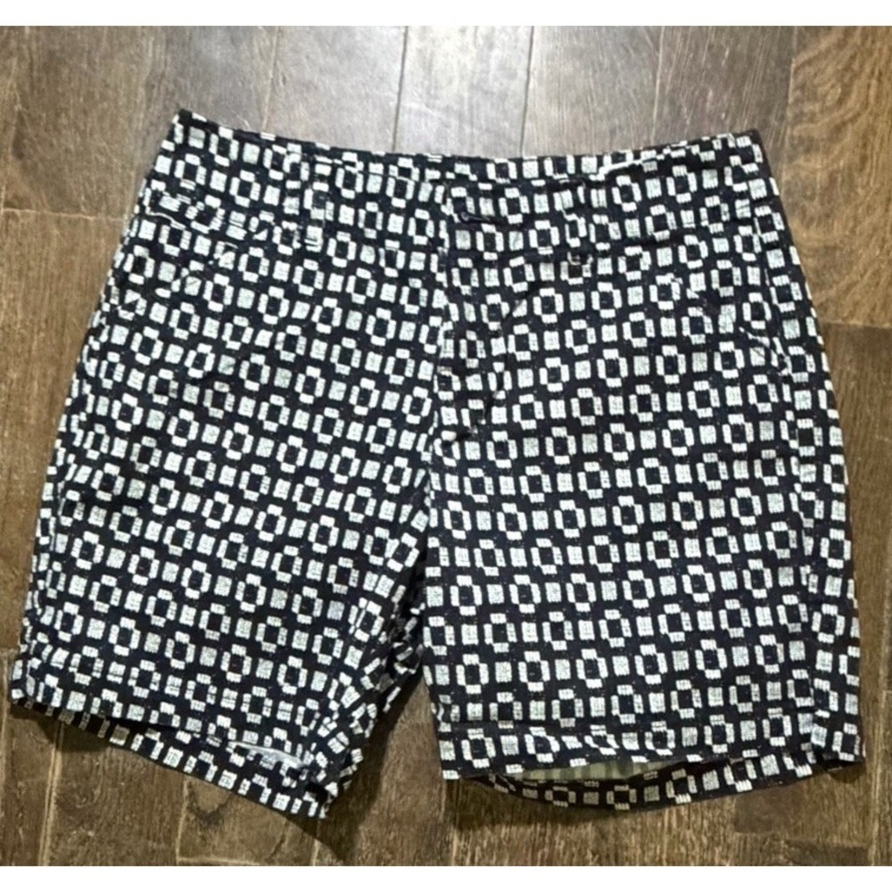 LEE Women's 4 Med Black & White TEXTURED Geometric Midrise Fit Shorts